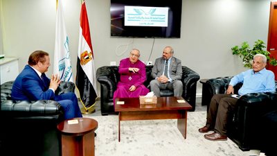 لبحث تطبيق معايير الجودة..  رئيس هيئة الاعتماد والرقابة الصحية يستقبل وفد مستشفيات هرمل 