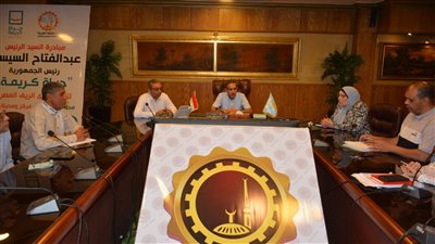 محافظ الغربية يناقش خطة الرصف للعام الجديد 2023