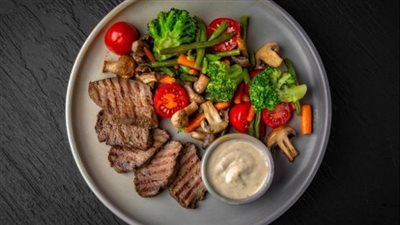 سلطة الستيك بالخضار والخل 