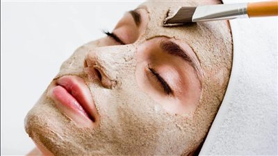 تخلصي من جميع مشاكل بشرتك بماسكات الخميرة السحرية