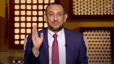 رمضان عبدالمعز منتقدا شراء الموبايلات كل سنة: الاعتدال خير الأعمال (فيديو) 