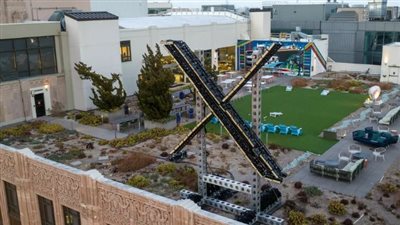  إزالة X من سطح مبنى تويتر العملاق