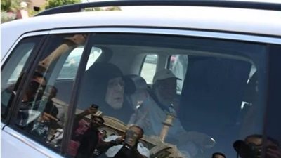 لحظات أليمة بين حسن يوسف وجثمان ابنه (صور)