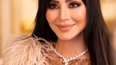 لجين عمران تتألق بفستان ناعم 