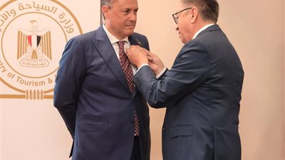 كازاخستان تمنح وزير السياحة وسام صداقة.. وعيسي: 