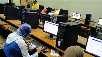 سبب انخفاض الحد الأدنى للقبول بالجامعات هذا العام