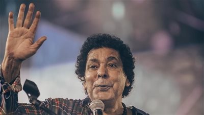 محمد منير| مفاجآت غنائية في حفل العلمين.. فيديو 