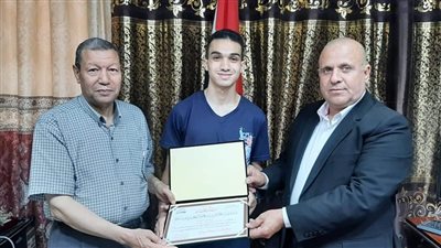 وكيل تعليم دمياط يكرم اوائل الثانوية العامة  