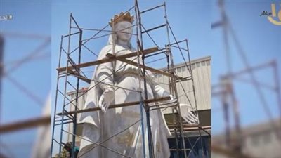 رفع أكبر تمثال للسيدة العذراء  في دير درنكة بأسيوط (ِشاهد)