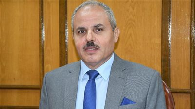  رئيس جامعة قناة السويس: 