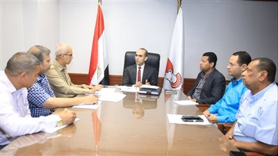 نائب محافظ سوهاج يعقد اجتماع باللجنة الفنية لمتابعة المراكز التكنولوجية