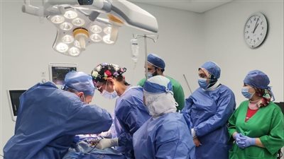 نجاح جراحة دقيقة لاستئصال الغدد الجار درقية لطفل يعاني من فشل كُلوي