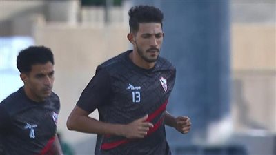 الزمالك يؤدي عمليات الإحماء قبل ملاقاة النصر السعودي 