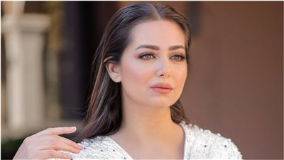 هبة مجدي وابنتها في المستشفى وتحذر من مطعم شهير