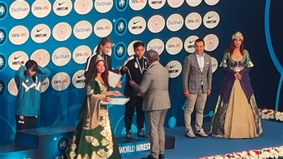 وزير الرياضة يهنئ لاعبة المشروع القومي للموهبة والبطل الأوليمبي ببرونزية العالم للمصارعة