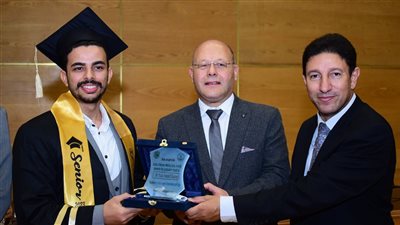 رئيس جامعة سوهاج يشهد حفل تخرج الدفعة الحادية عشر بكلية الطب البيطري