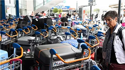 فوضى بمطار باريس أورلي الدولي بسبب عطل في نظام تسجيل الأمتعة