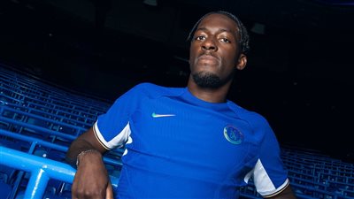 تشيلسي يعلن التعاقد مع أكسيل ديساسي