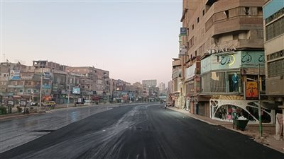 استمرار أعمال الرصف والتطوير بشوارع المحلة الكبرى