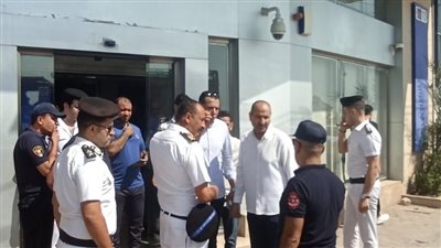 سكرتير مساعد بني سويف يتابع أعمال السيطرة علي حريق محدود بأحد البنوك بطريق الكورنيش  