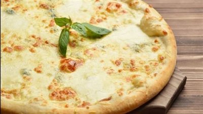 البيتزا بصوص البشاميل