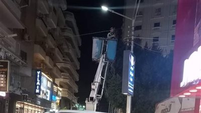 فصل الإضاءة عن الإعلانات بشوارع وميادين حي شرق أسيوط