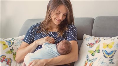 لبن الأم يُحدث ثورة في علاج مرض خطير يُصيب الأطفال الرضع المبتسرين