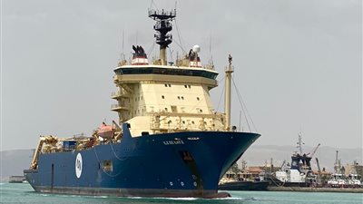 تفاصيل :  تصادم قاطرة  مع إحدى السفن  العابرة بقناة السويس 