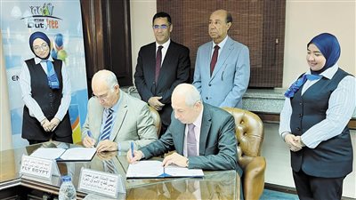 «مصر للطيران للأسواق الحرة» توقع بروتوكول تعاون مع شركة FLY EGYPT
