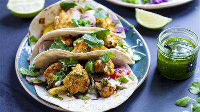 تاكو القرنبيط بالصلصة على خطى المطاعم المكسيكية