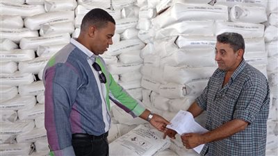 ضبط 35 طن أسمدة غير مطابقة للمواصفات بالبحيرة