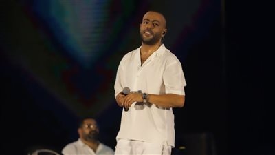 ظهور شبيه تامر عاشور في حفله بمهرجان العلمين.. صور