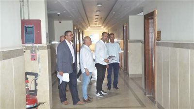  سكرتير بنى سويف يتابع عمل الموظفين 