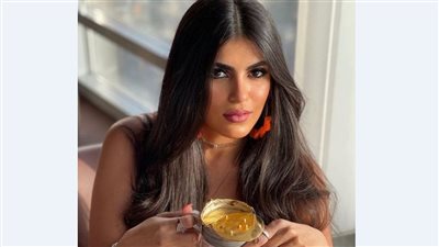 رانيا أبو النصر تتألق بصيحة الخصر المكشوف بجوار ماجد المصري (صور)