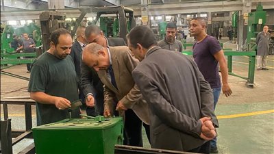 وزير قطاع الأعمال يتفقد مصانع شركة اليايات ومهمات وسائل النقل في زيارة مفاجئة