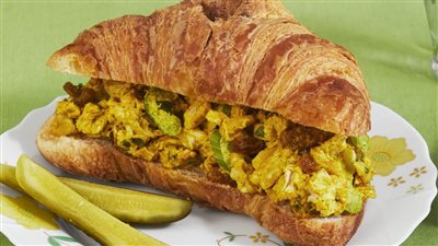 طريقة تحضير ساندويتش دجاج بالكاري على خطى المطاعم