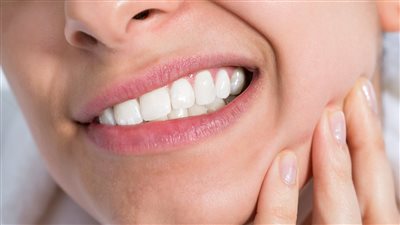 أسباب حساسية الأسنان.. أمراض اللثة السبب الأكبر 