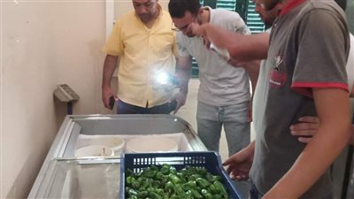 محلية الزرقا بدمياط تشن حملة تموينيه علي الأسواق 