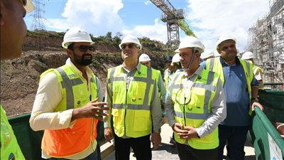 وزير الإسكان من أمام سد 