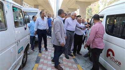 محافظ الجيزة يتفقد العمل داخل مجمع مواقف السرفيس الجديد بالمريوطية