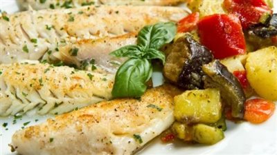 لوزن مثالي حضري سمك مشوي بالأعشاب للرجيم
