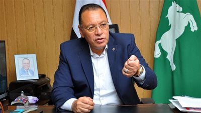 محافظ الشرقية يتفقد شوارع منطقة القومية وحي المستشارين بالزقازيق