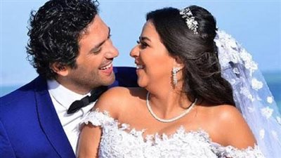 إيمي سمير غانم تعود لجمهورها بلقطة رومانسية على الشاطئ وحسن الرداد ينتهي من 