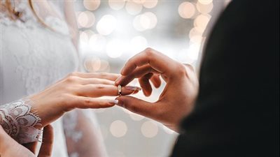 رؤية الخاطب شعر خطيبته.. الحكم الشرعي