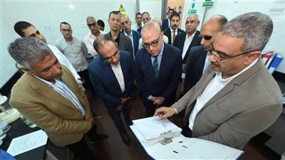 وزير الإسكان يتفقد محطة تنقية مياه الشرب بالقاهرة الجديدة 