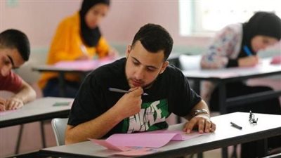 ليس لديهم أوراق ثبوتية.. موقف الطلاب 