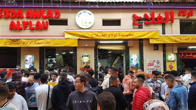 مطعم كبده الفلاح بيقدم أشهر كبده بجميع انواعها بمحطة الرمل بالإسكندرية 