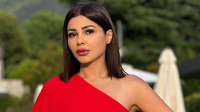 مهيرة عبدالعزيز تشبة زهرة الحب بالأحمر الشفاف 