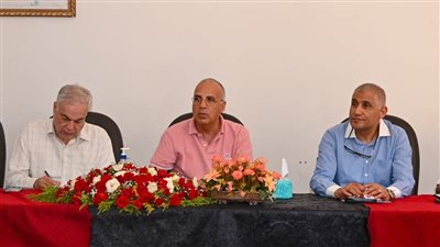 وزير الري يلتقي عددًا من المنتفعين ورؤساء الروابط بالبحيرة 