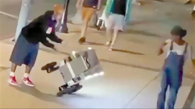 علقة ساخنة لـ«روبوت ديلفرى» فى أول تجربة لتوصيل الطلبات